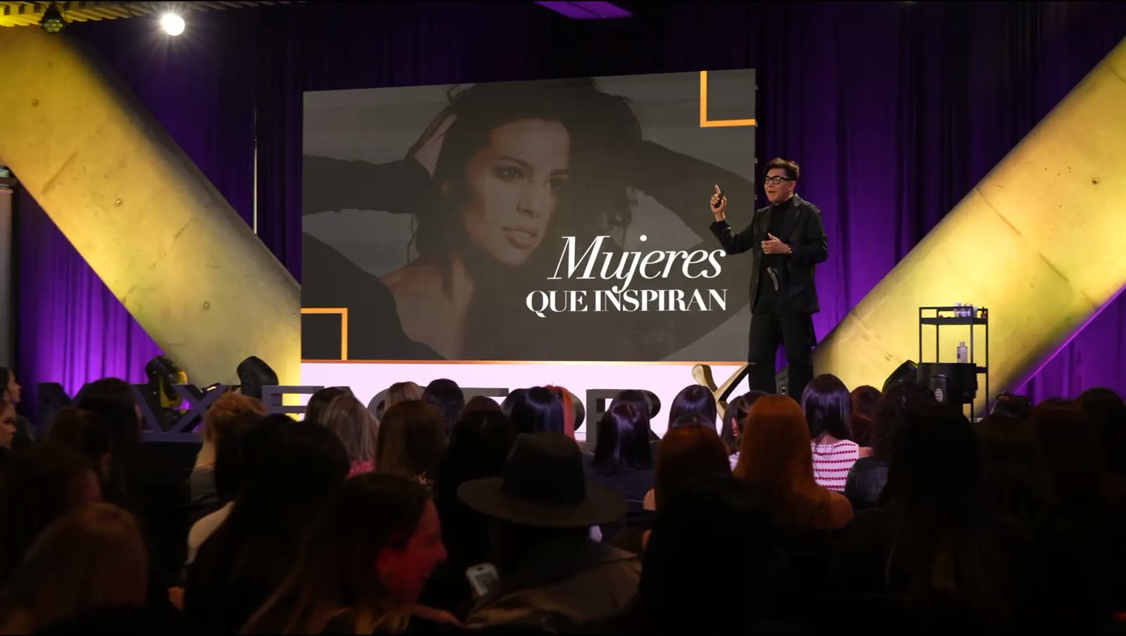 Max Factor: belleza en escena